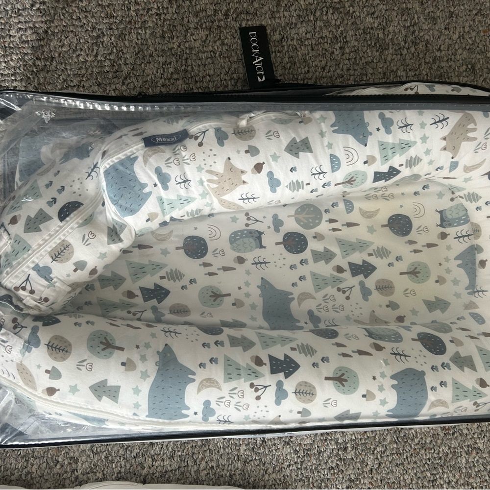 DockATot with additional cover